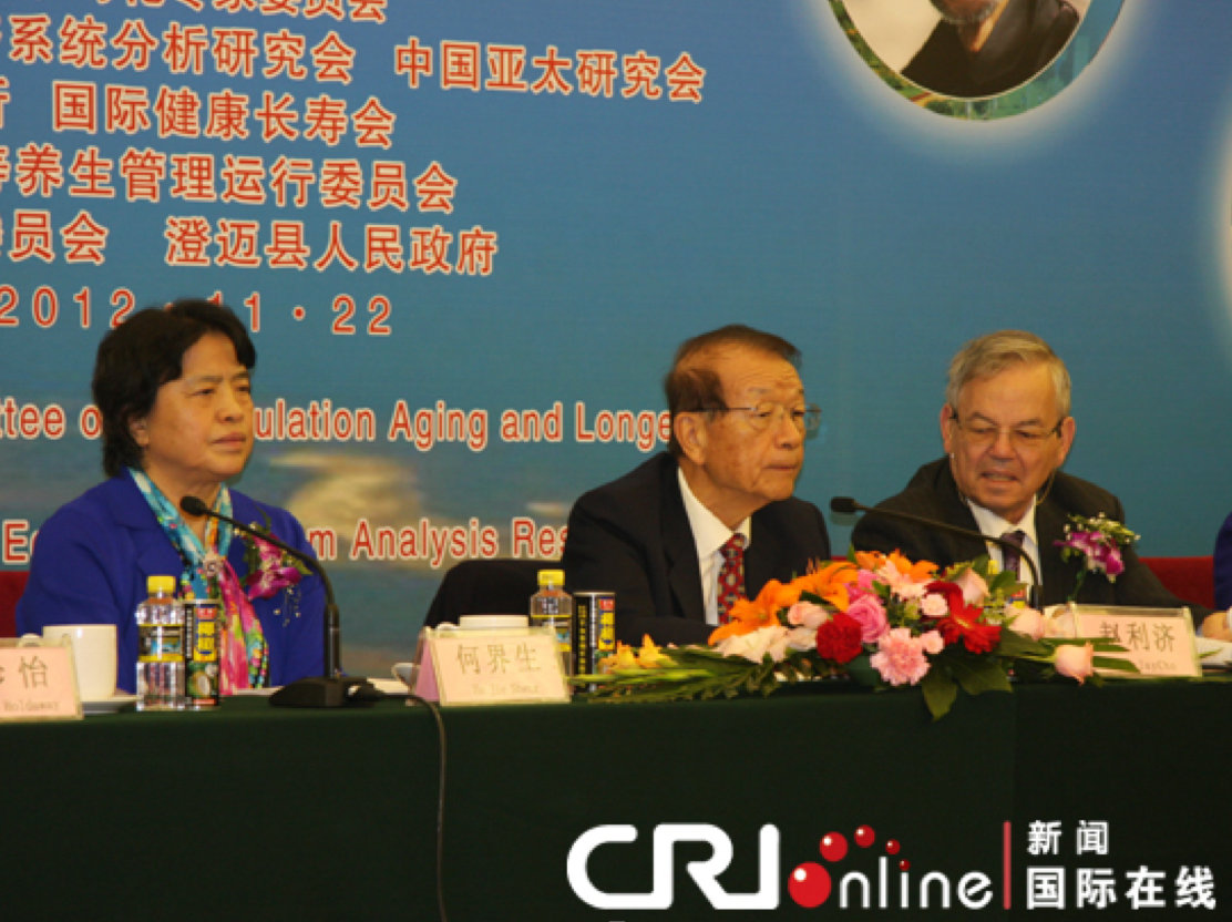 Pictured (right to left): In the center Dr. Lee-Jay Cho, the Northeast Asia Economic Forum Chairman and International Experts committee on Aging and Longevity Chairman; on the right is Professor Joseph Troisi, Director of the International Institute for Aging, United Nations-Malta 